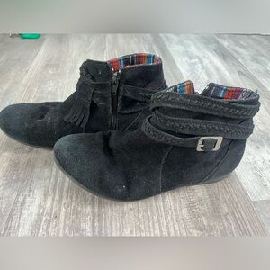 Minnetonka Dixon boots black 7.5